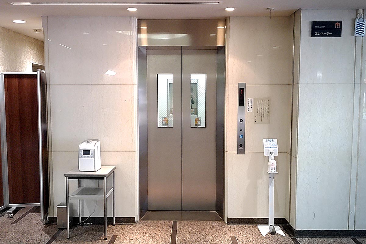 日華斎場内のエレベーター