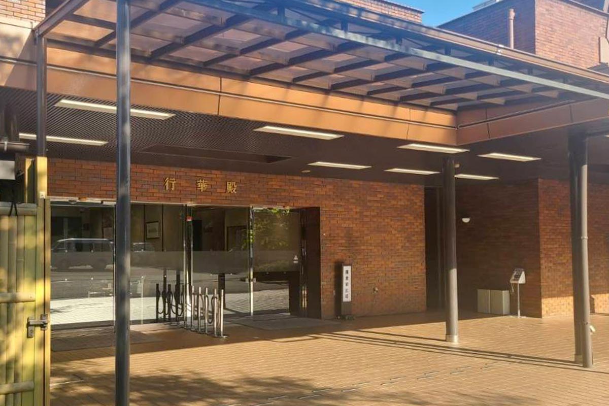 行華殿の入り口