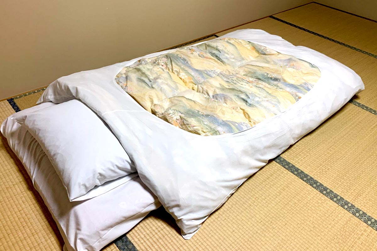 和室に敷かれた布団