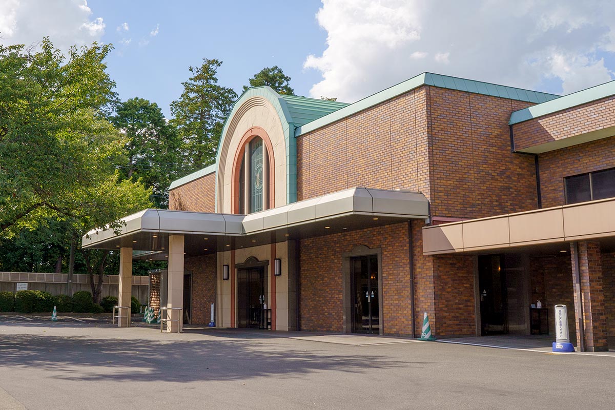 日華斎場の外観写真